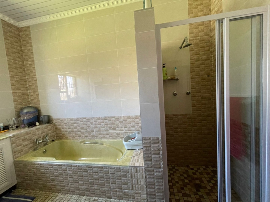 5 Bedroom Property for Sale in Baysville Eastern Cape